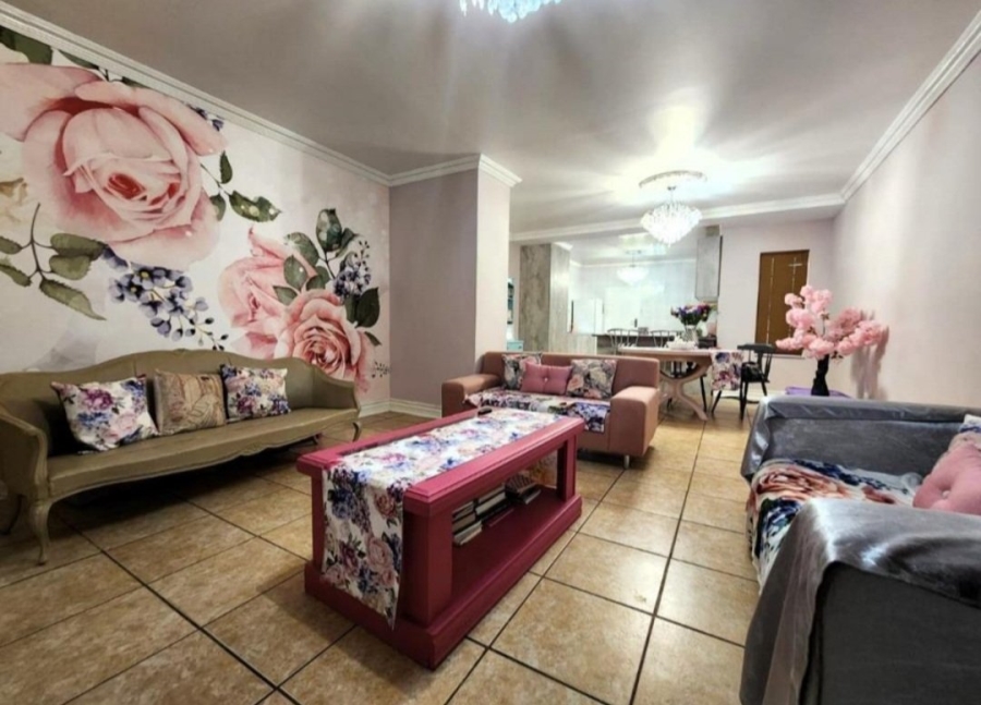 2 Bedroom Property for Sale in Langenhovenpark Free State